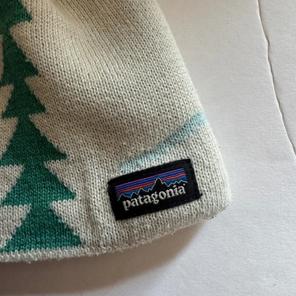 Patagonia Kids Powder Town Beanie Bear Tree Knit Hat White STY66055 FA18